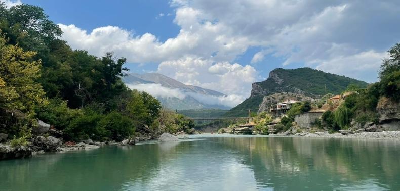 Tipy na nejlepší kempy, které musíte vyzkoušet na cestě po Albánii